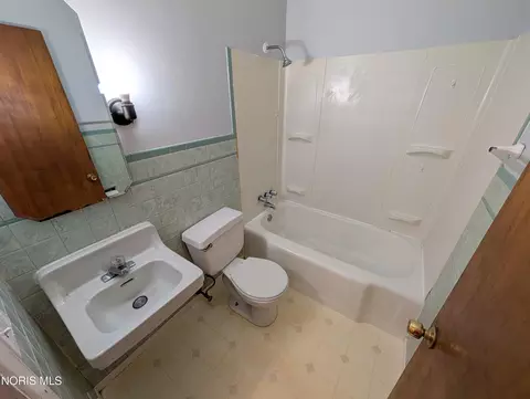 Bath - 1706 Perth St, Toledo, OH 43607 photo 1 of 2