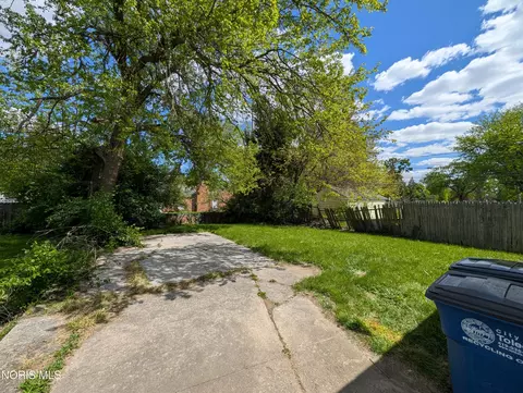 Exterior - 1706 Perth St, Toledo, OH 43607 photo 3 of 3