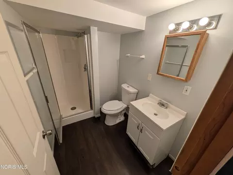 Bath - 1706 Perth St, Toledo, OH 43607 photo 2 of 2