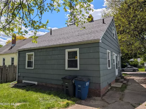 Exterior - 1706 Perth St, Toledo, OH 43607 photo 2 of 3