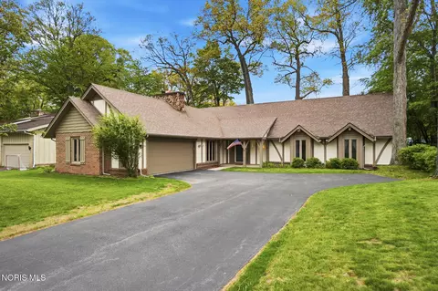 6023 Barkwood Ln, Sylvania, OH 43560