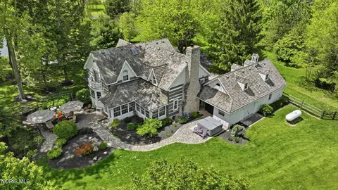 8201 Heller Rd, Whitehouse, OH 43571