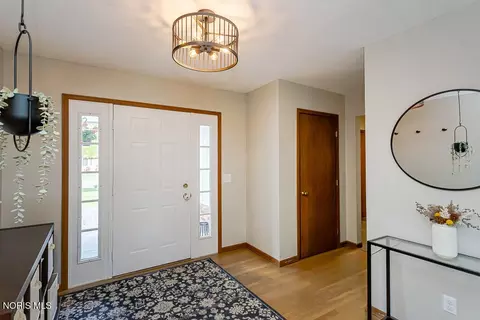 556 Thackeray Rd, Maumee, OH 43537