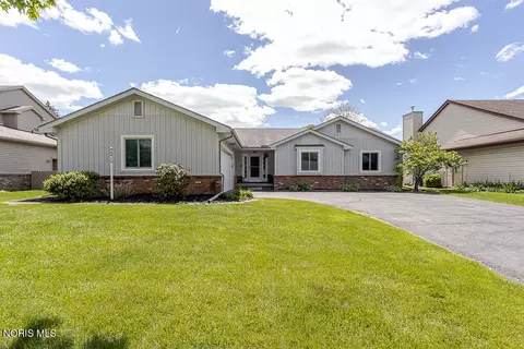 556 Thackeray Rd, Maumee, OH 43537
