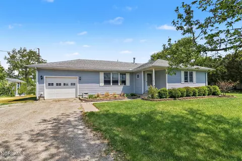 15460 Bishop Rd, Bowling Green, OH 43402