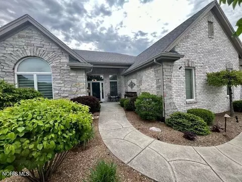 3935 Ravine Hollow Ct, Maumee, OH 43537