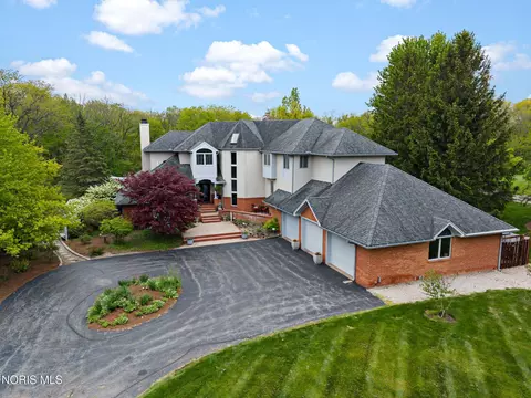14951 Stonehaven Dr, Perrysburg, OH 43551