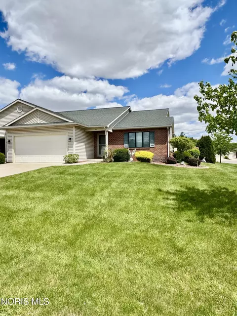 785 Deerwood Dr, Defiance, OH 43512