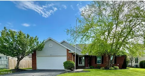804 Hunters Creek Dr, Findlay, OH 45840