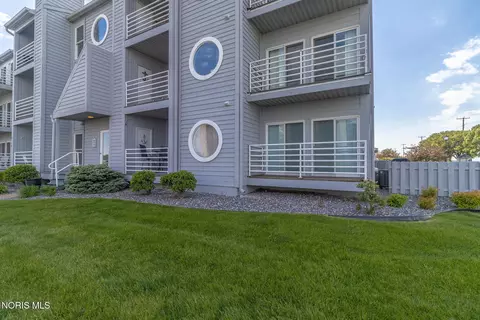 158 Clinton Reef Dr #158, Port Clinton, OH 43452