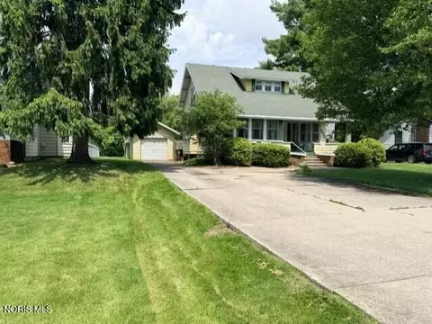 832 E 2nd St, Defiance, OH 43512