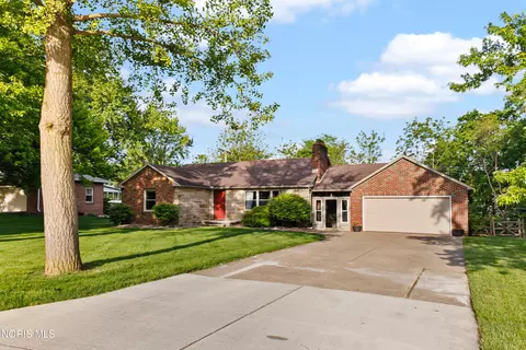 604 Valley Dr, Rossford, OH 43460