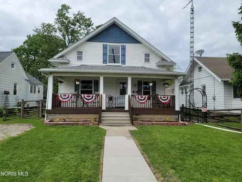 211 E Perry St, Walbridge, OH 43465