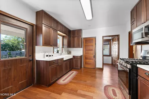 Kitchen - 211 E Perry St, Walbridge, OH 43465 photo 4 of 4