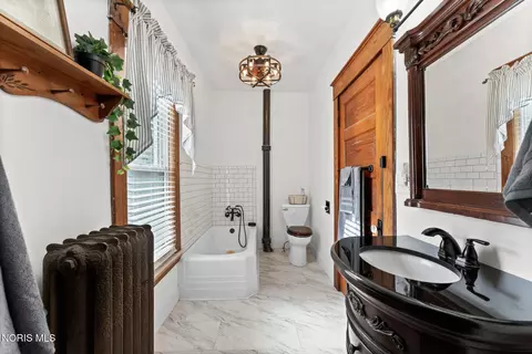 Bath - 211 E Perry St, Walbridge, OH 43465 photo 1 of 3