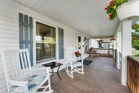 Exterior - 211 E Perry St, Walbridge, OH 43465 photo 3 of 10