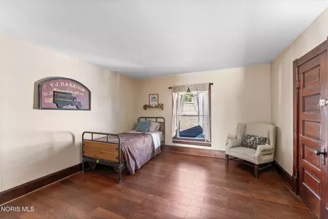 Bedroom - 211 E Perry St, Walbridge, OH 43465 photo 6 of 8