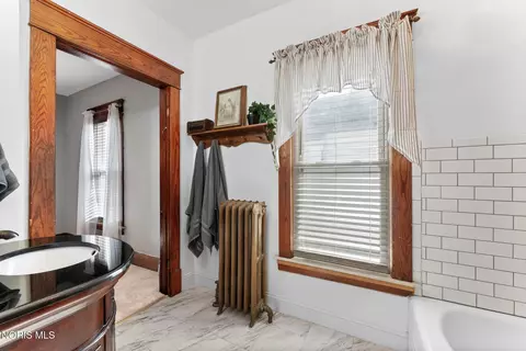 Bath - 211 E Perry St, Walbridge, OH 43465 photo 2 of 3