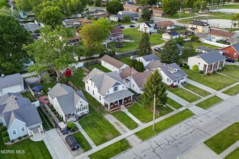 View/Area - 211 E Perry St, Walbridge, OH 43465 photo 4 of 6