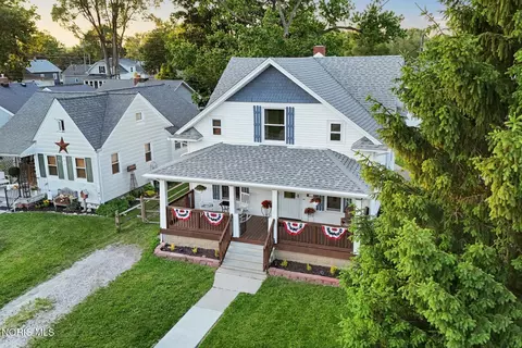 Exterior - 211 E Perry St, Walbridge, OH 43465 photo 9 of 10