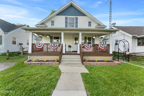211 E Perry St, Walbridge, OH 43465