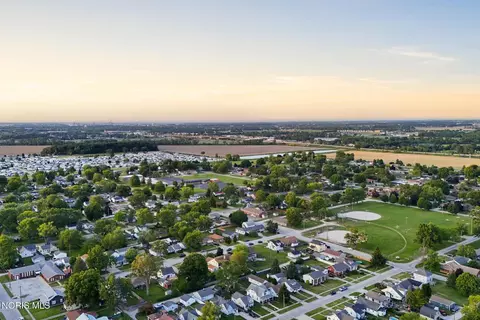 View/Area - 211 E Perry St, Walbridge, OH 43465 photo 5 of 6