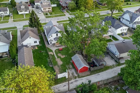 View/Area - 211 E Perry St, Walbridge, OH 43465 photo 3 of 6