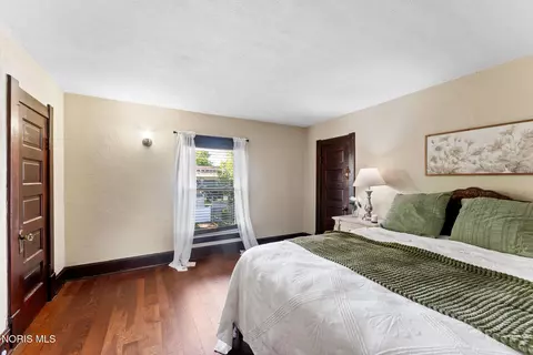 Bedroom - 211 E Perry St, Walbridge, OH 43465 photo 4 of 8