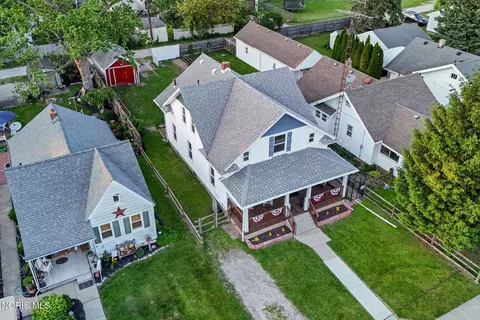 View/Area - 211 E Perry St, Walbridge, OH 43465 photo 2 of 6