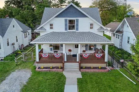 Exterior - 211 E Perry St, Walbridge, OH 43465 photo 10 of 10
