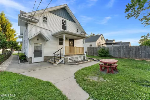 Exterior - 211 E Perry St, Walbridge, OH 43465 photo 7 of 10