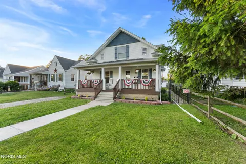 Exterior - 211 E Perry St, Walbridge, OH 43465 photo 5 of 10