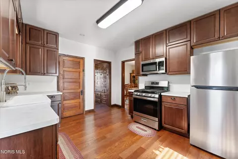 Kitchen - 211 E Perry St, Walbridge, OH 43465 photo 3 of 4