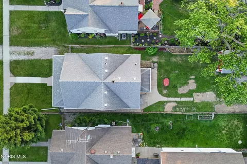 View/Area - 211 E Perry St, Walbridge, OH 43465 photo 1 of 6