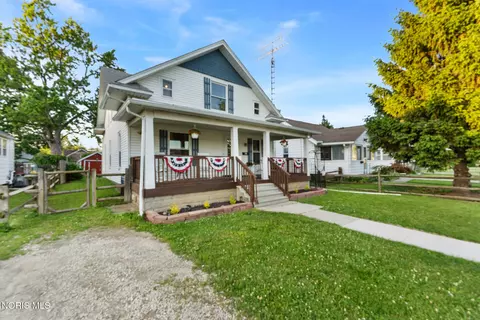 Exterior - 211 E Perry St, Walbridge, OH 43465 photo 4 of 10