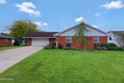 65 Lafayette Dr, Napoleon, OH 43545