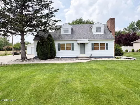 1102 S Lallendorf Rd, Oregon, OH 43616