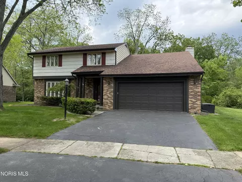 816 Oak Knoll Dr, Perrysburg, OH 43551