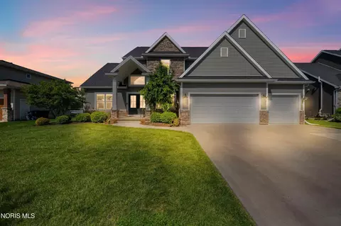 714 Delaware Dr, Perrysburg, OH 43551
