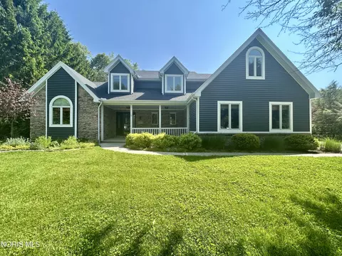 6047 Forest Edge Dr, Whitehouse, OH 43571
