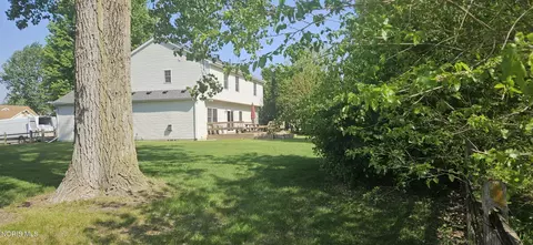 4116 Meadow Green Dr, Sylvania, OH 43560
