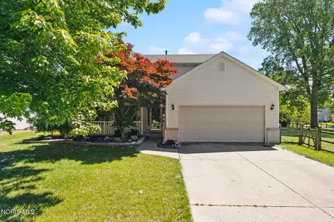 4116 Meadow Green Dr, Sylvania, OH 43560