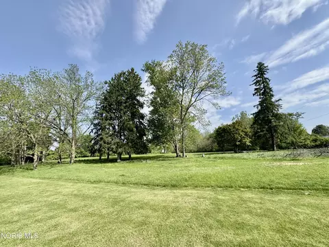 307 S Maple St, Fayette, OH 43521 photo 4