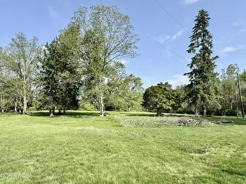 307 S Maple St, Fayette, OH 43521 photo 3