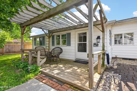 Exterior - 250 W Patterson St, Dunkirk, OH 45836 photo 4 of 13