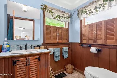 Bath - 250 W Patterson St, Dunkirk, OH 45836 photo 3 of 3