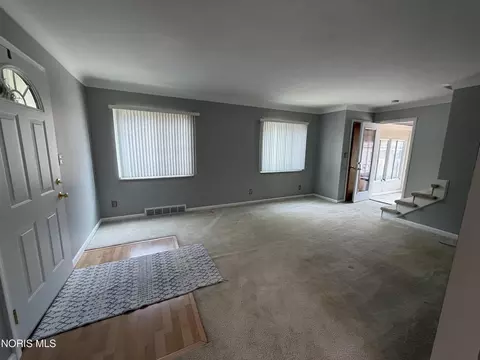 Living - 2539 Castleton Ave, Toledo, OH 43613 photo 2 of 2