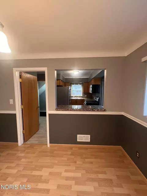 Dining - 2539 Castleton Ave, Toledo, OH 43613 photo 1 of 2