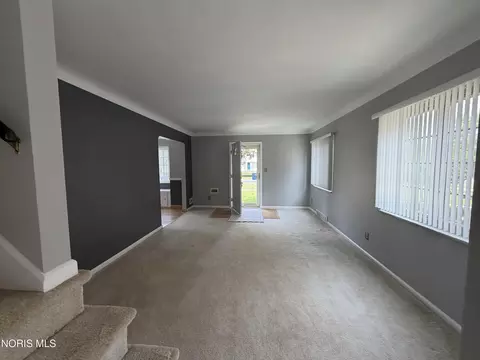 Living - 2539 Castleton Ave, Toledo, OH 43613 photo 1 of 2