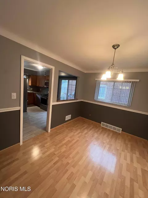 Dining - 2539 Castleton Ave, Toledo, OH 43613 photo 2 of 2